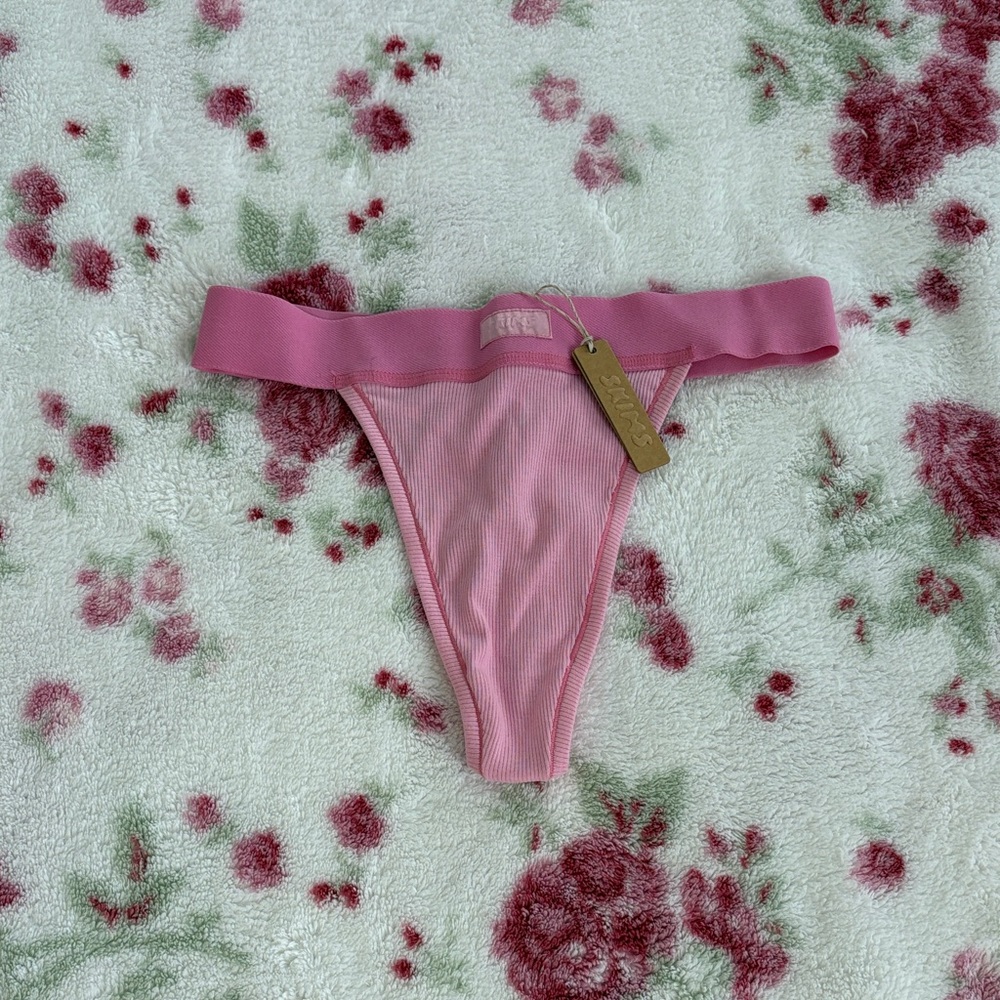 Skims ribbed thong NWTs XS